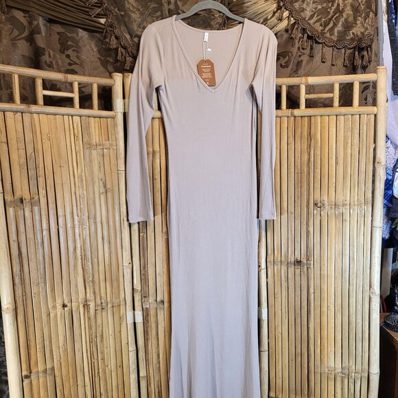 ReoRia Dresses & Skirts - Reoria Maxi Long Sleeve V Neck Ribbed Bodycon Dress Size Large Khaki NEW
